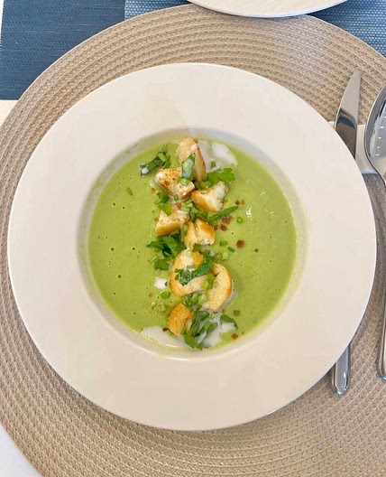 Creamy green pea soup