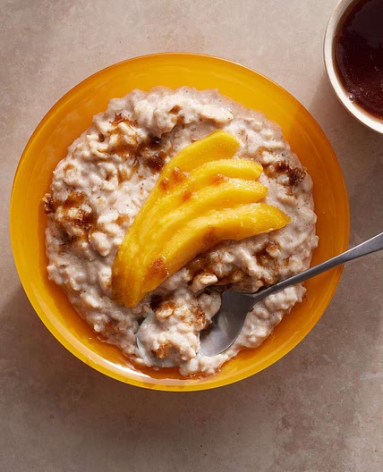 Our Cozy Chai-Spiced Oatmeal Is the Breakfast Mashup We've Been Waiting For
