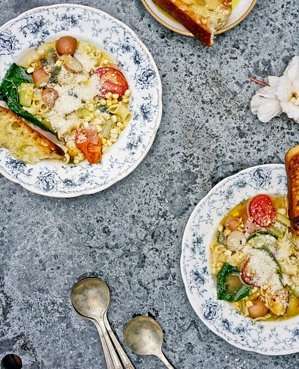LATE SUMMER MINESTRONE WITH CORN, ZUCCHINI AND KALE — Edible Liv