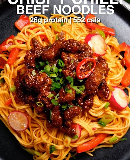 Crispy Chilli Beef 🤤 made into an absolutely perfect meal prep option - 550 calories per potion! You can also feed the family with this recipe of course… Save this recipe for later 🙏🙏 Here’s your shopping list: Tbsp of soy sauce. 4 tbsp of reduced sugar