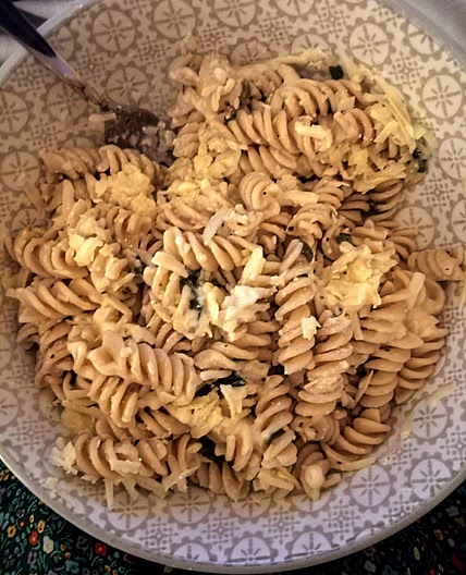 Garlicky cheesy pasta
