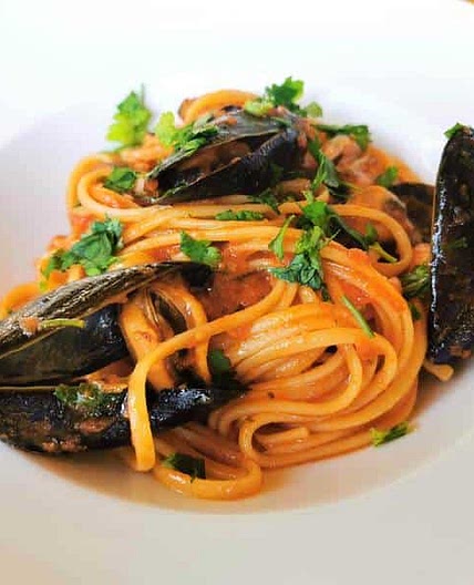 Spaghetti with mussels alla Tarantina