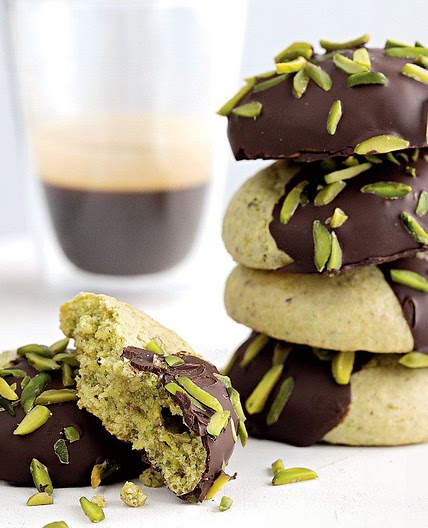 Gluten-free pistachio amaretti morbidi