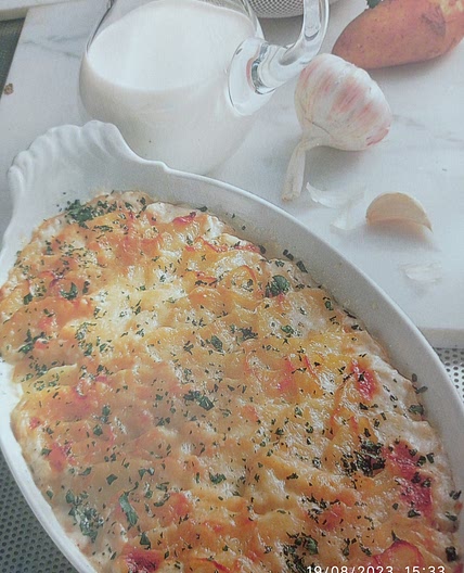 Gratin de pommes de terre au fromage et aux lardons
