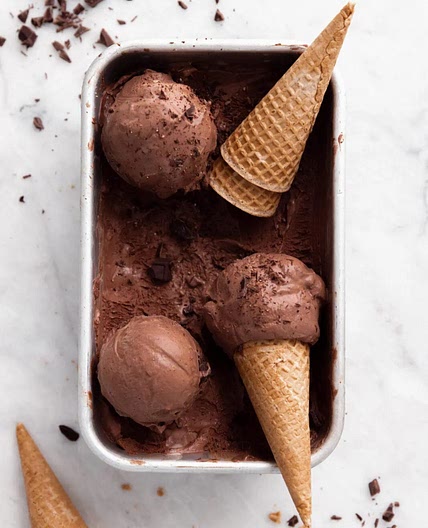 EASY NO CHURN CHOCOLATE ICE CREAM