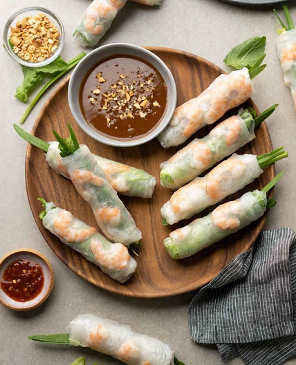 VIETNAMESE SPRING ROLLS (Gỏi Cuốn) with PEANUT DIPPING SAUCE
