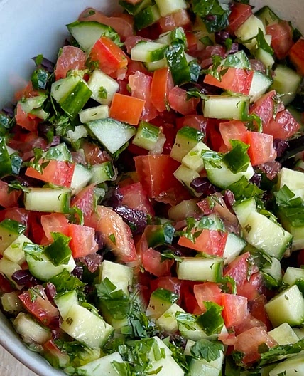 10-Minute Tomato Cucumber Salad