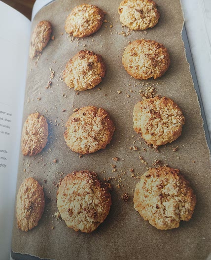 Apple crumble cookies