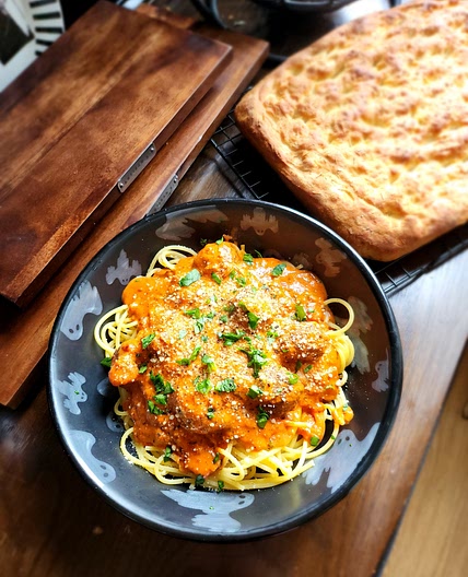Creamy gochujang spaghetti & vegan meatballs