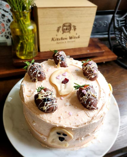 Vegan Strawberry Cake - Halloween Straw-BOO-ry Cake