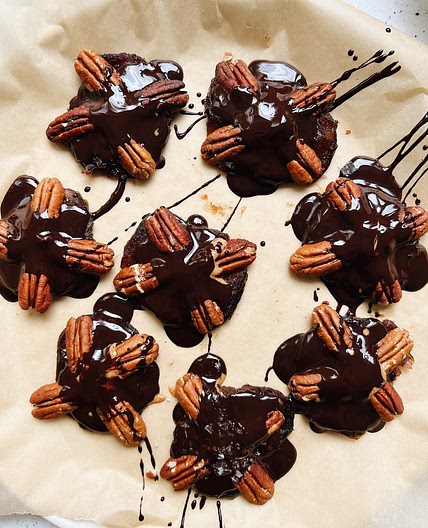 Sea Salt Gooey Caramel Turtles