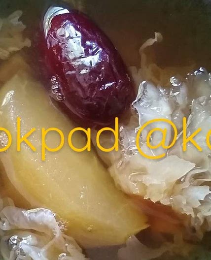 Sweet Apple & Snow Fungus Soup