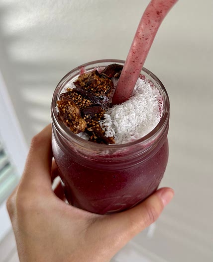 Beauty Enhancing Berry Smoothie (vegan)