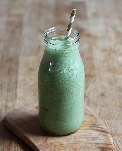 pineapple, spinach & mint smoothie - Harriet Emily