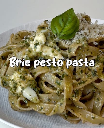 Brie pesto pasta