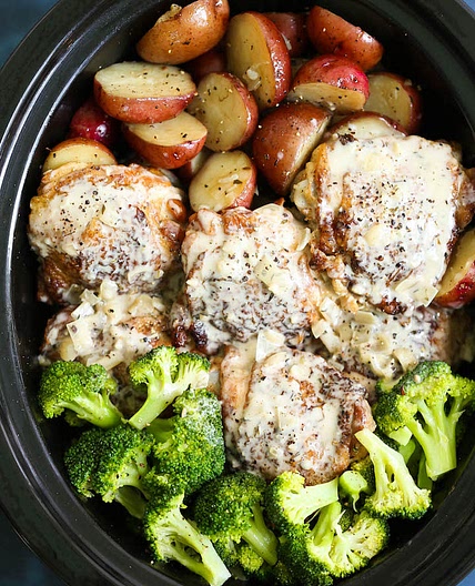 Slow Cooker Creamy Garlic Chicken and Veggies
