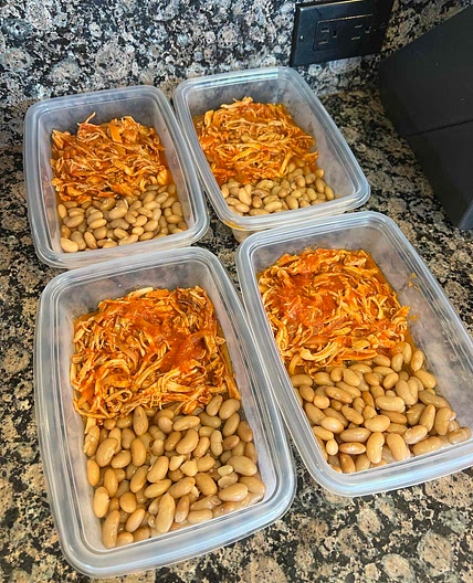 TINGA DE POLLO Y FRIJOLES
