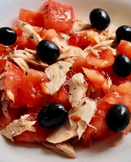 Ensalada de Atún con Tomate y Aceitunas