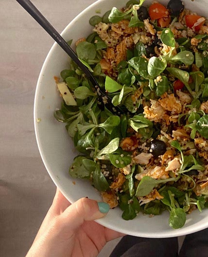 Bowl de Canónigos, Quinoa, Pollo, Cherrys y limón
