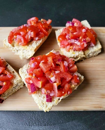 Bruschetta with Tomato and Garlic