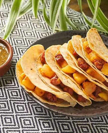 Tacos de papa con chorizo