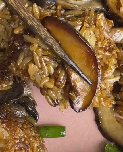 Mushroom crispy rice