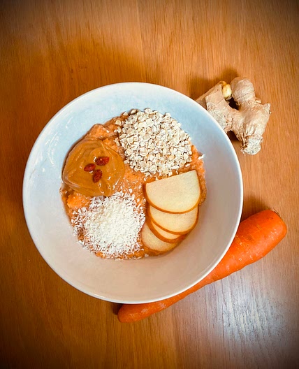 Carrot and ginger smoothie bowl