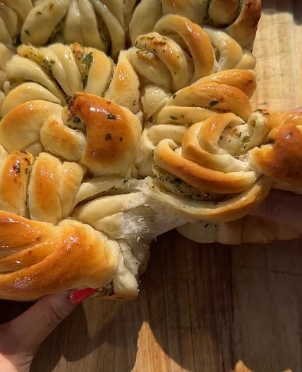 Soft and buttery garlic twisty buns 