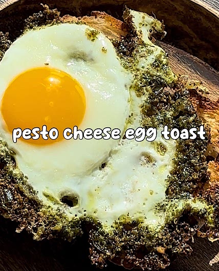 Pesto&cheese egg toast