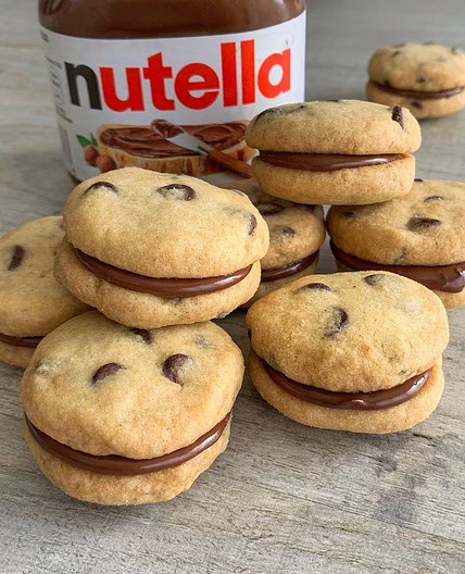 NUTELLA STUFFED CHOCOLATE CHIP COOKIE SANDWICHES