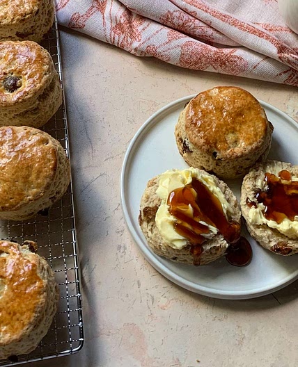 Raisin scones 🫖