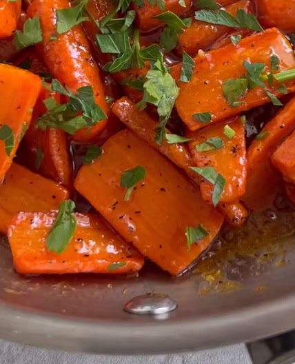 Honey Sriracha Glazed Carrots