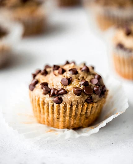 HEALTHY PEANUT BUTTER BANANA MUFFINS