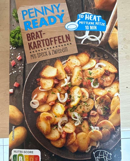 Жареная картошка с колбасой и яйцами
