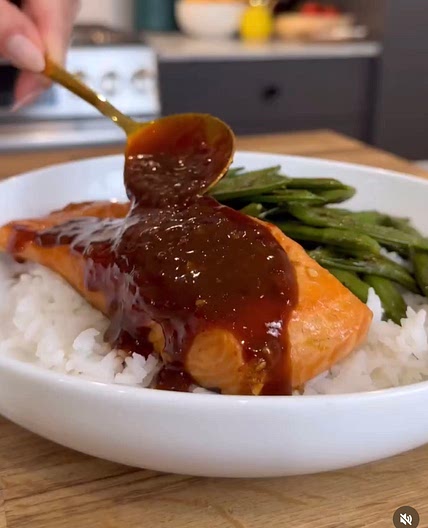  Salmon with Sesame Glaze