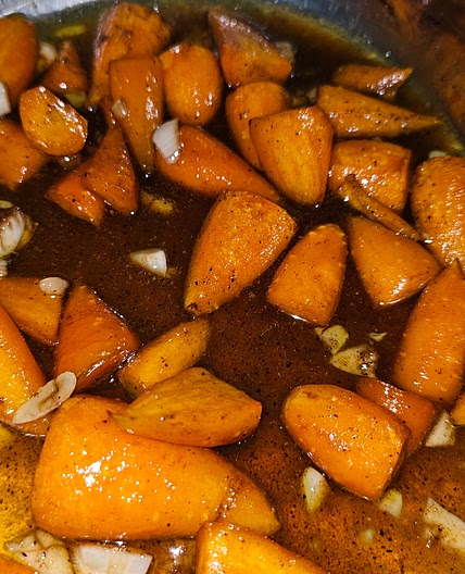 Brown glazed roasted carrots