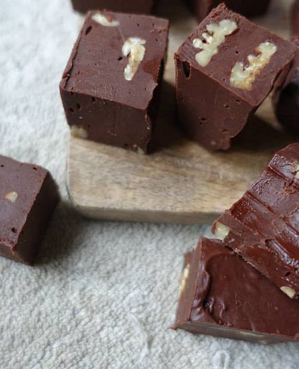 Vegan chocolade fudge met pistache en pecannoten - Lisa goes Veg