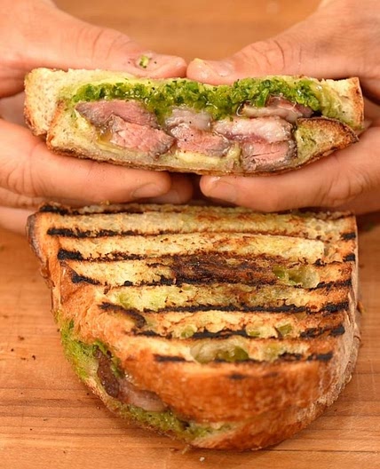 Steak sandwich w spicy zhoug