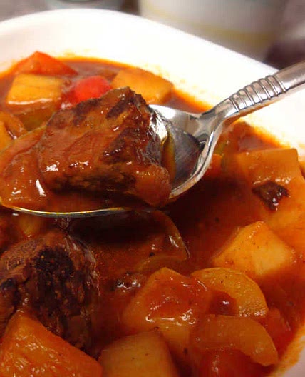 Traditional German Hearty Goulash Soup Recipe-Oma’s Gulaschsuppe