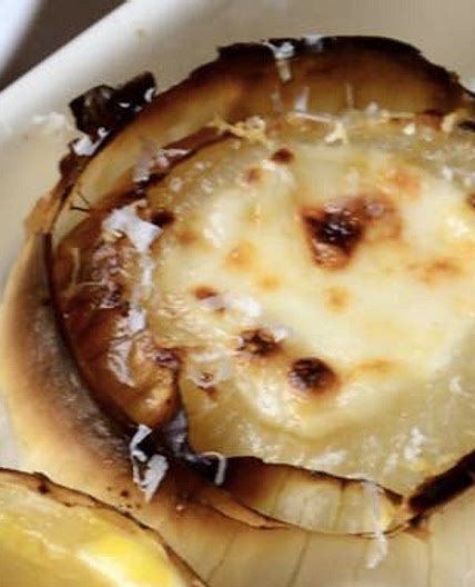 Stuffed onion with Grana Padano and black truffle