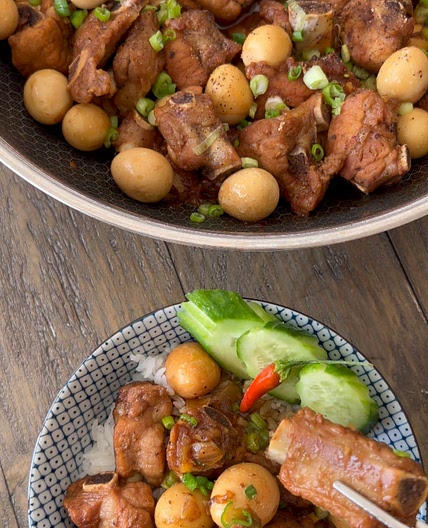 Caramelized pork ribs with eggs 