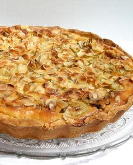 Tarte amandine à la rhubarbe