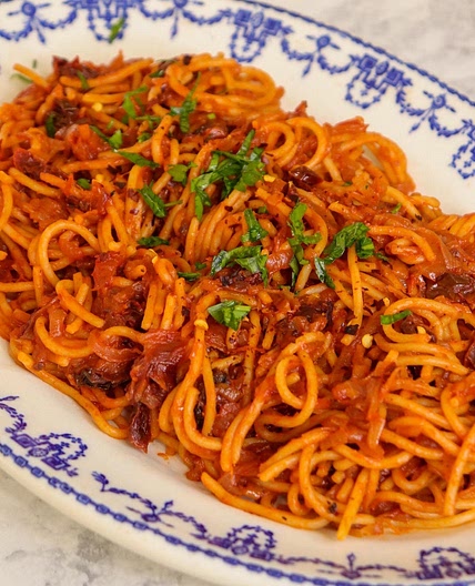 CARMELIZED ONION & SUN-DRIED TOMATO PASTA 