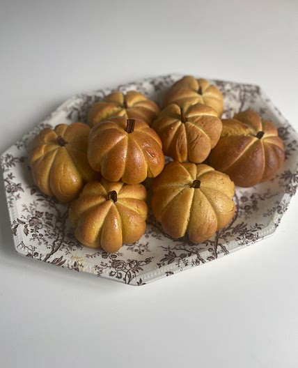 Pumpkin Bread Rolls 