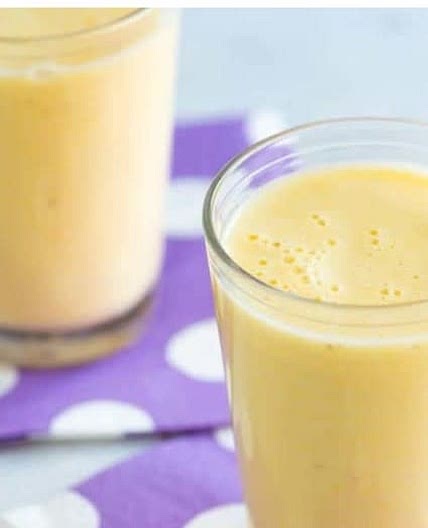Mango banana smoothie