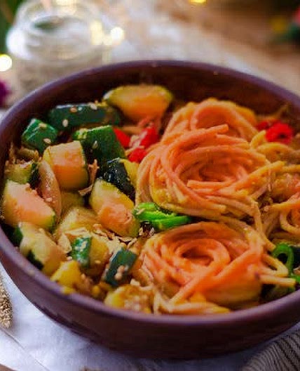 Espaguetis con Verduras y Pimentón Picante