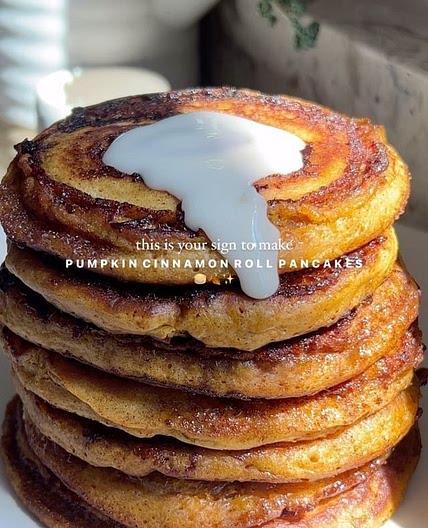 PUMPKIN CINNAMON ROLL PANCAKES