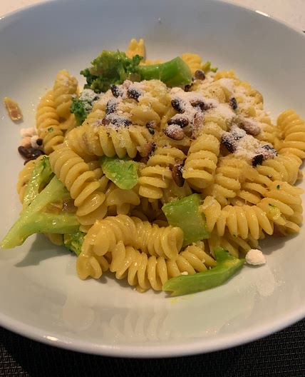 Pâtes curcuma et brocoli 