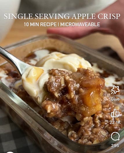 Quick, single serving apple crisp