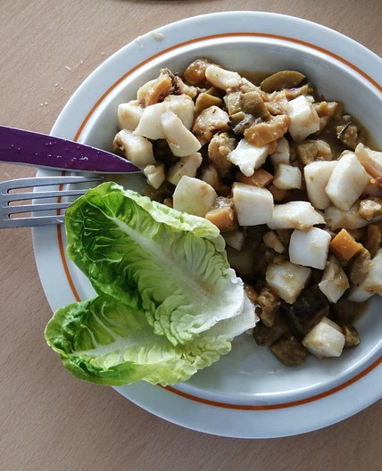 Fricassé de calamars aillés sur courgettes au lait de coco